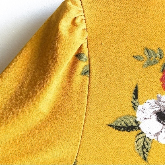 𝅺Suzy Shier Floral Top - Picture 5 of 7